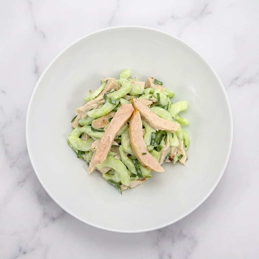 SALADE TIKKA AU POULET : POULET / CONCOMBRE / WASABI / VINAIGRETTE 