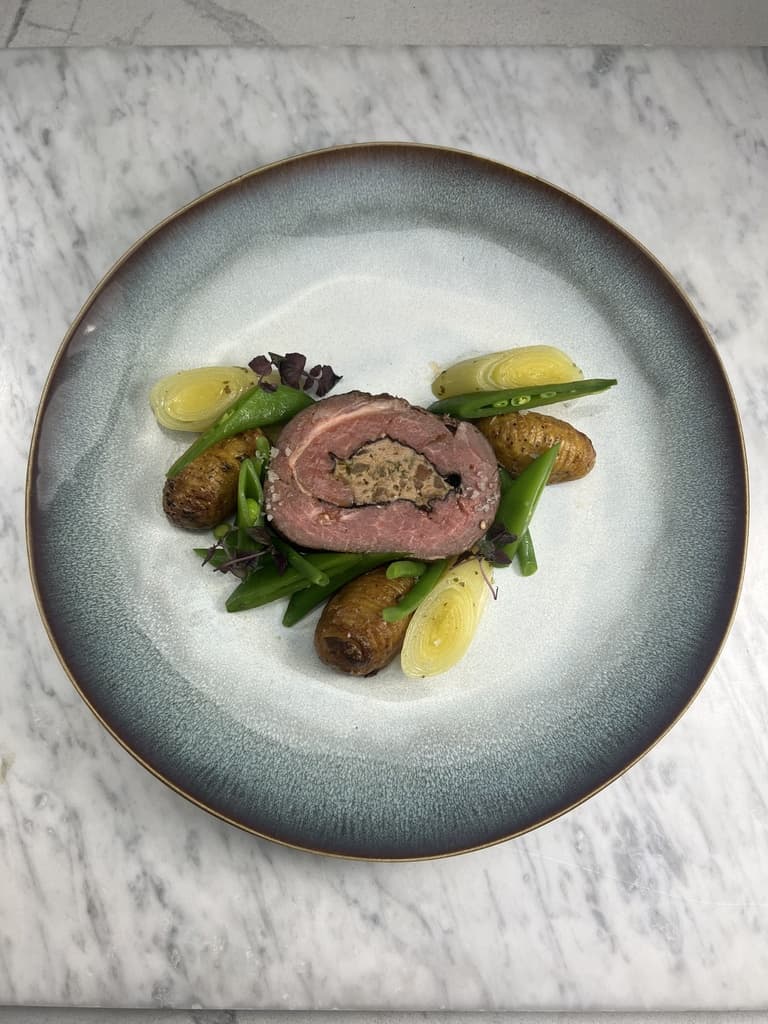 GIGOT D’AGNEAU FARCI A LA CITRONELLE ET OIGNON  GINGEMBRE